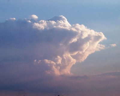 Onweer is altijd verbonden aan het ontstaan van een cumulonimbus.