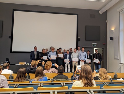 Les élèves du post-graduat lors de la remise de certificats.